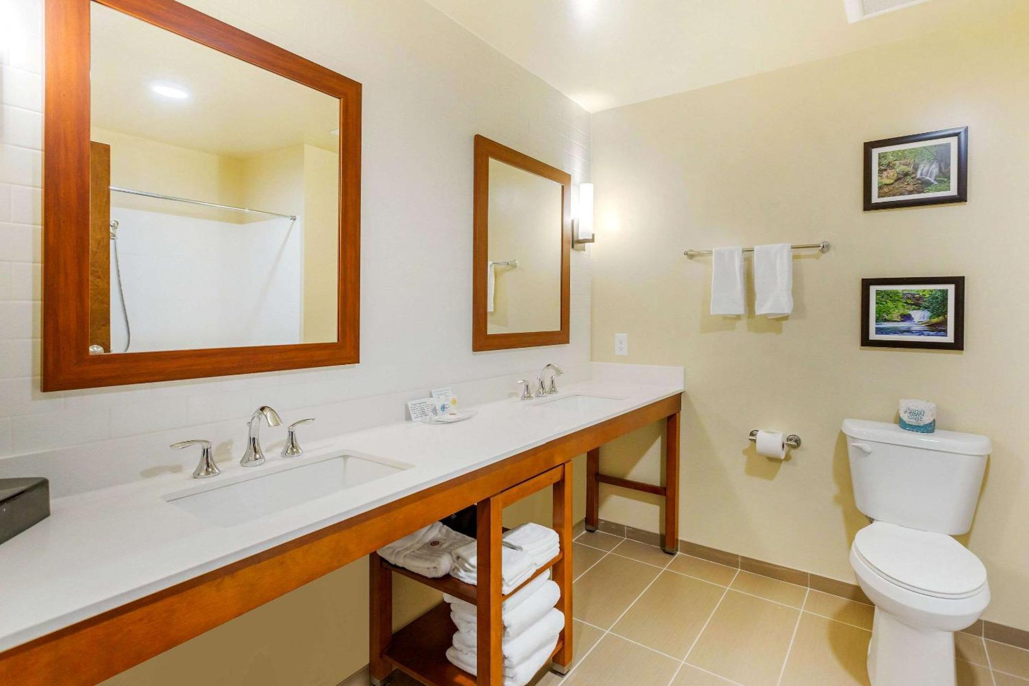 Comfort Suites Burlington Near I-5 Buitenkant foto