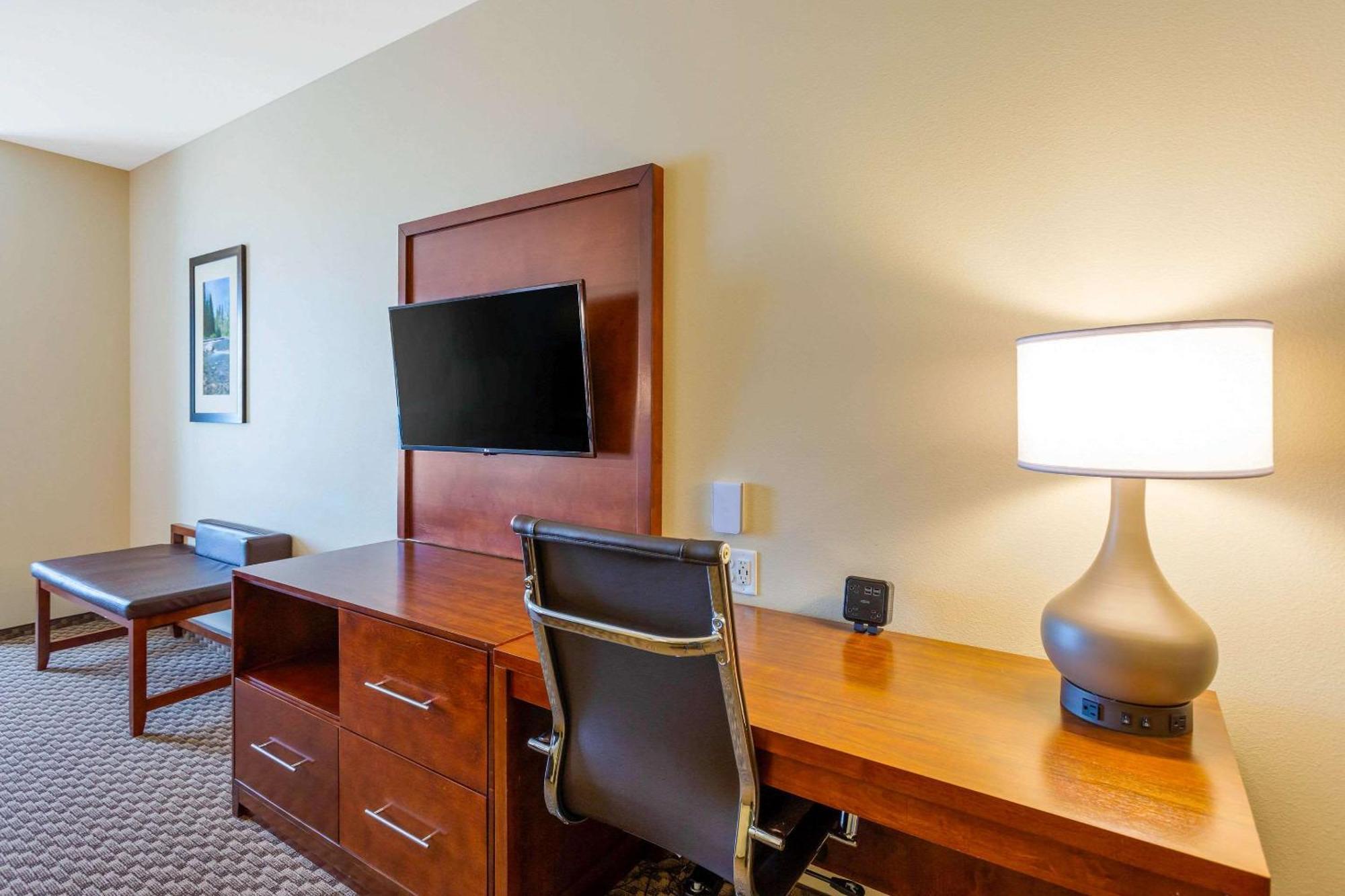 Comfort Suites Burlington Near I-5 Buitenkant foto