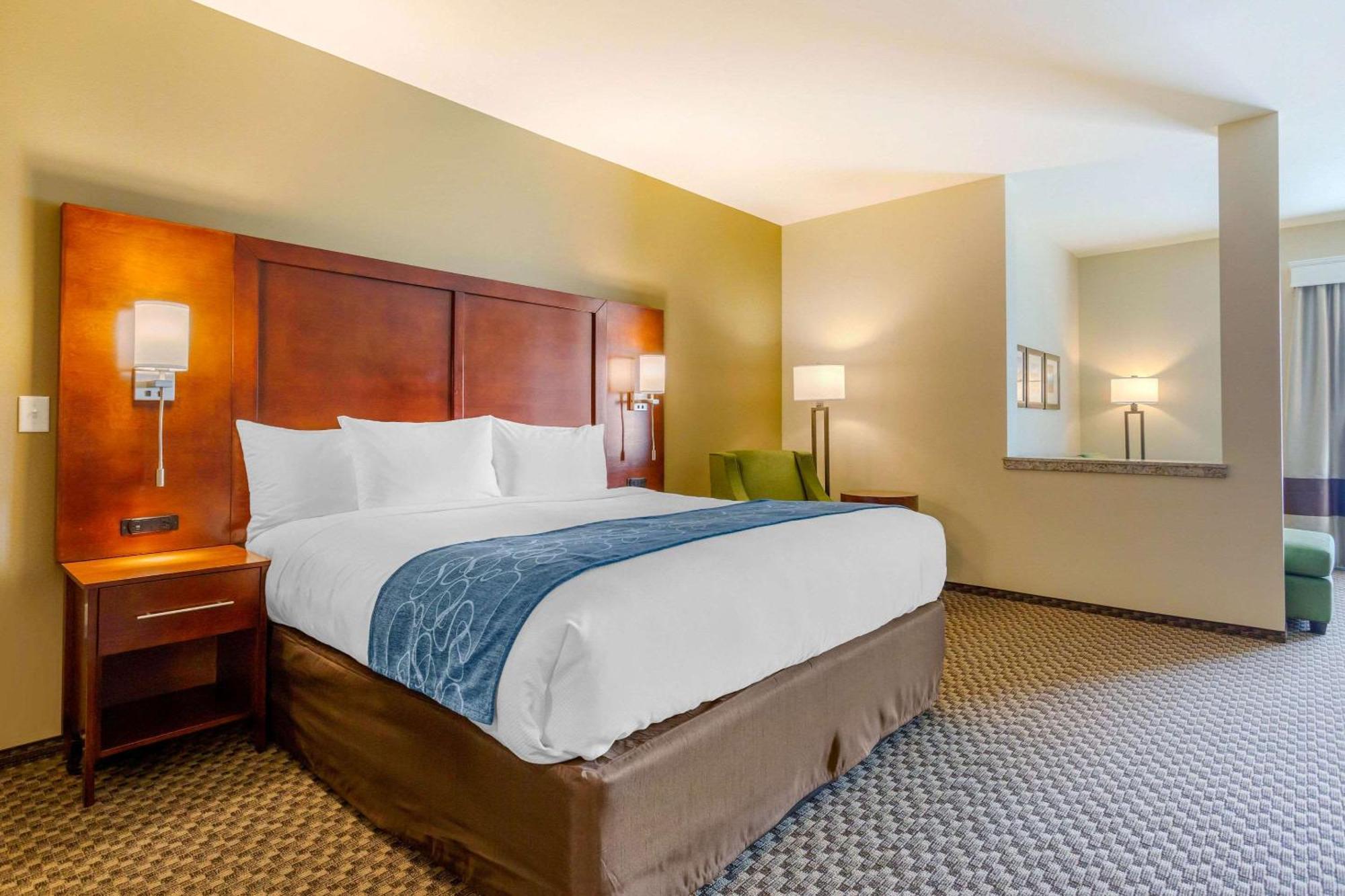 Comfort Suites Burlington Near I-5 Buitenkant foto