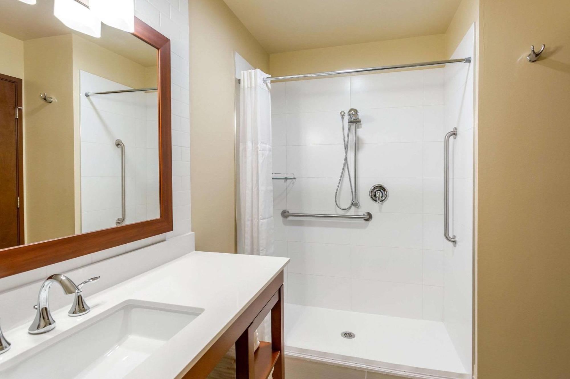 Comfort Suites Burlington Near I-5 Buitenkant foto