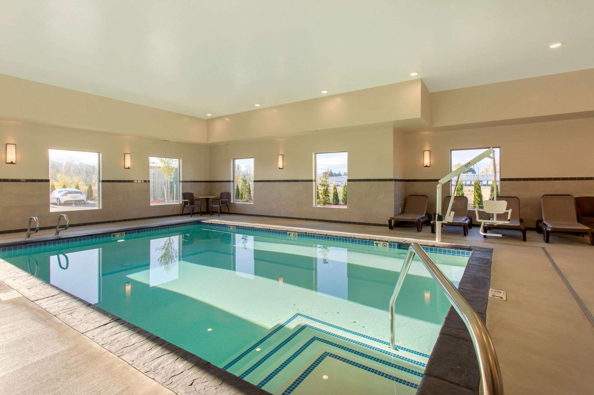 Comfort Suites Burlington Near I-5 Buitenkant foto