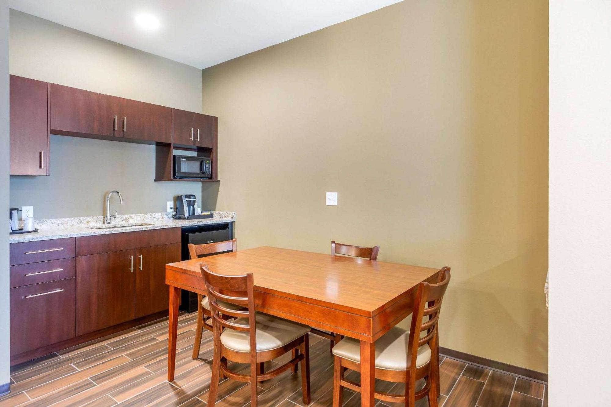 Comfort Suites Burlington Near I-5 Buitenkant foto