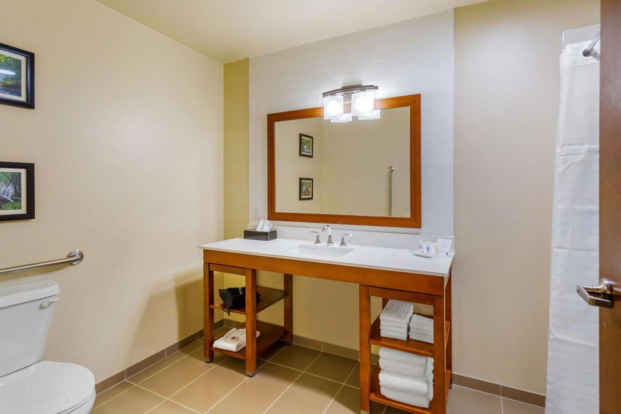 Comfort Suites Burlington Near I-5 Buitenkant foto