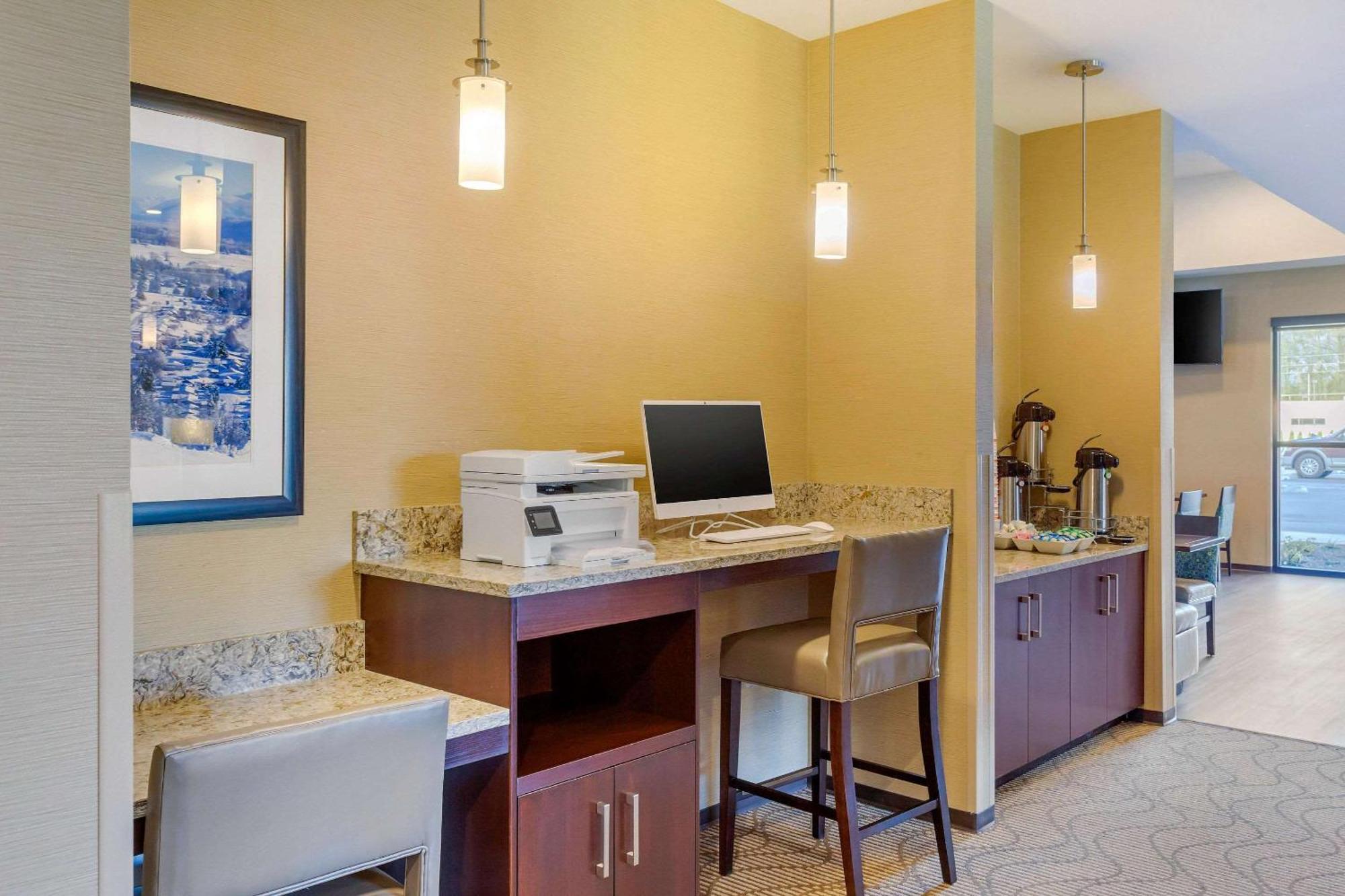Comfort Suites Burlington Near I-5 Buitenkant foto