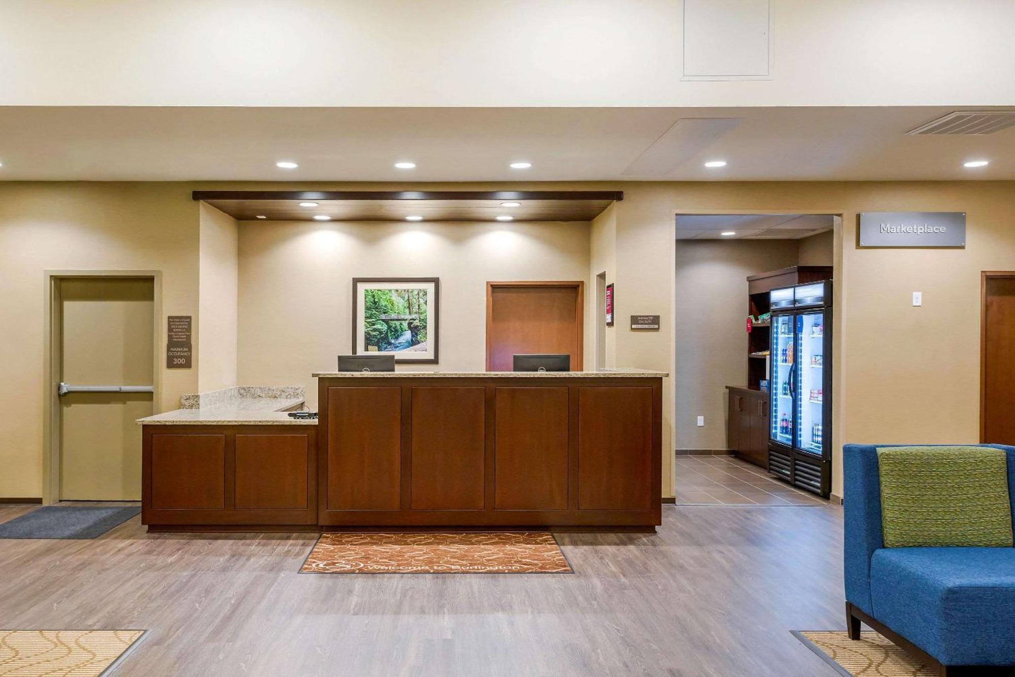 Comfort Suites Burlington Near I-5 Buitenkant foto