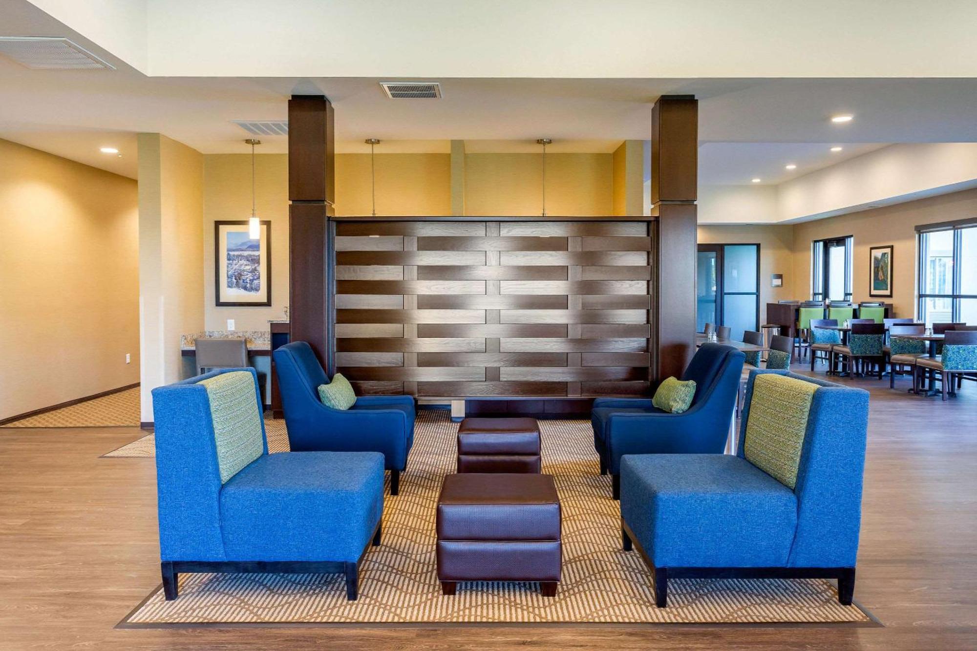 Comfort Suites Burlington Near I-5 Buitenkant foto
